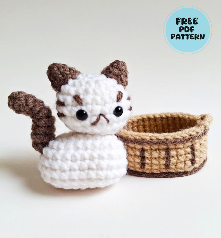 Amigurumi White Baby Kitty Sitting in a Basket (2)