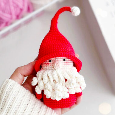 Santa Claus with Cute Christmas Hat Amigurumi Pattern (1)