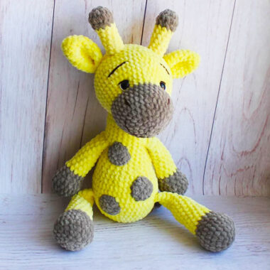 Groshi the Plush Giraffe Amigurumi Free Pattern (1)