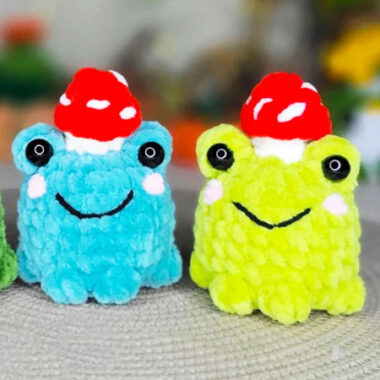 Green Plush Frog for Christmas Amigurumi Pattern (1)