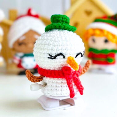 Wind Up Crochet Snowman Free PDF Pattern (2)