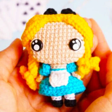 Alice in Wonderland Crochet Keychain PDF Pattern (2)