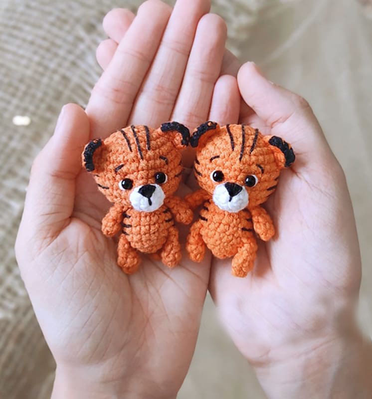 Mini Tiger Keychain Amigurumi Crochet Pattern (2)