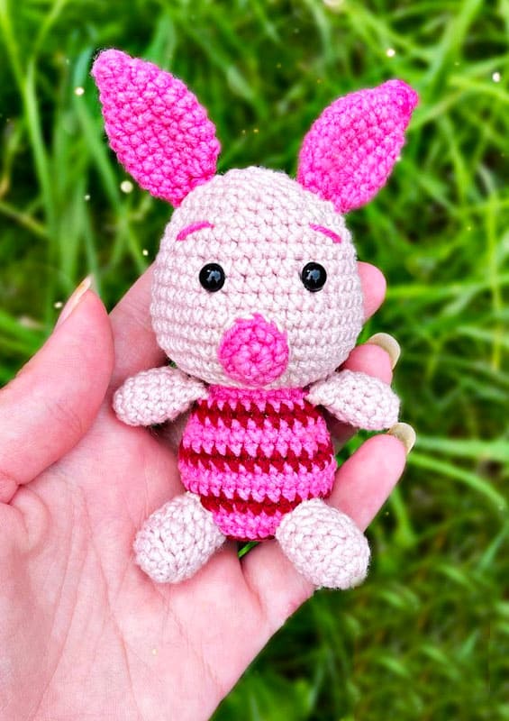 Piglet keychain amigurumi free crochet pattern (4)
