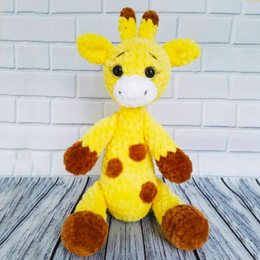Plush Velvet Giraffe Nakita Amigurumi PDF Pattern (1)