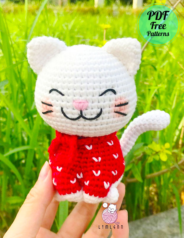 Crochet Christmas Cats PDF Amigurumi Free Pattern