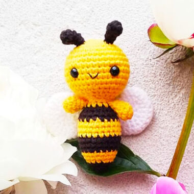 Easy Crochet Keychain Bee Free PDF Pattern (1)