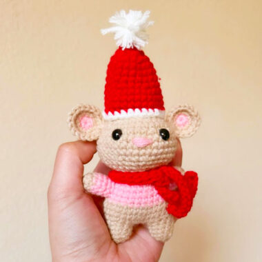 Amigurumi Melvin Mouse for Christmas Free PDF Pattern (1)
