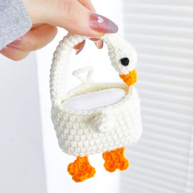 Crochet Goose Case for Airpods Free PDF Pattern (1)