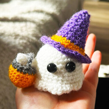 Ghost with Pumpkin basket and Witch Hat Amigurumi Pattern (1)
