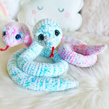 Plush Crochet Snake Free Amigurumi Pattern (1)