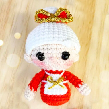 Crochet Mother Claus Christmas tree Ornament PDF Pattern (1)