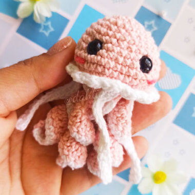 Jellyfish Keychain Medusa Free Crochet Pattern (2)
