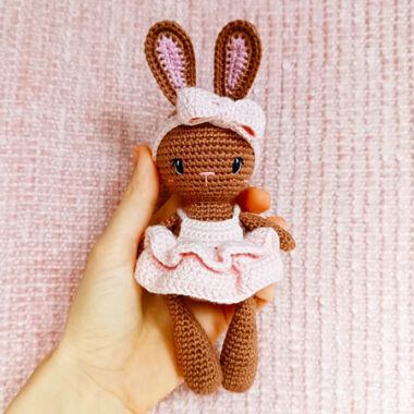 Easter Bunny Clover in Dress Amigurumi Free Pattern (1)